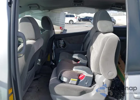 2010 Toyota Sienna Le z USA, uszkodzony, nr VIN 5TDKK4CC8AS316132